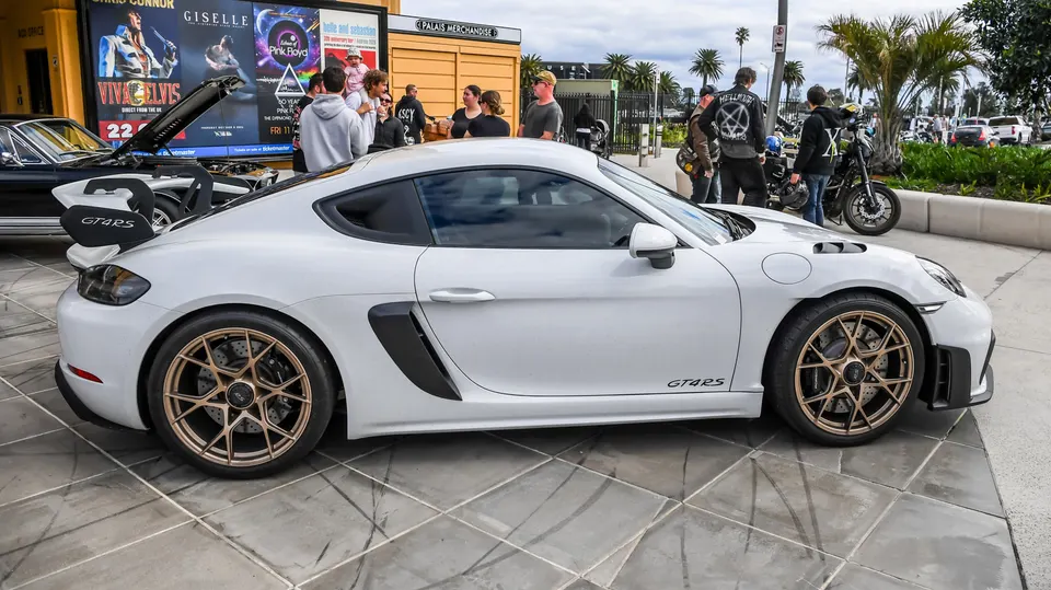 The Cayman GT4 RS is among the Porsche models fitted with center-lock wheels subject to the expanded recall.