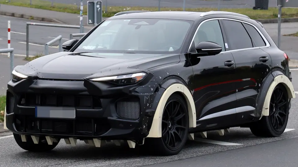 The next combustion Macan remains a heavily camouflaged mule, not a finished show car