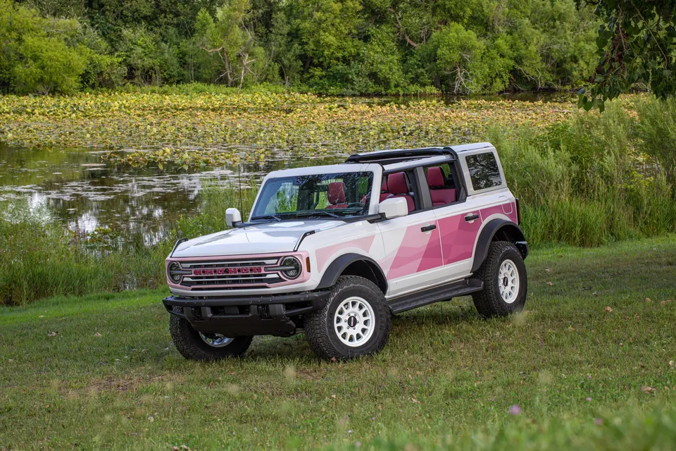 The retro two-tone Heritage edition is one of the trims getting the Raptor's twin-turbo V-6